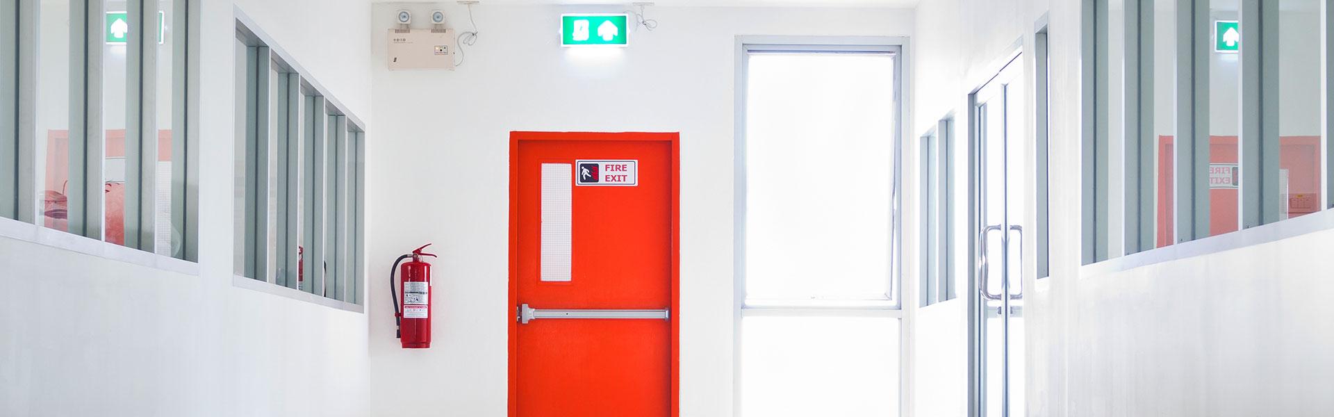 Brandschutz- und Feuerschutztueren - Fluchttür in einem Raum